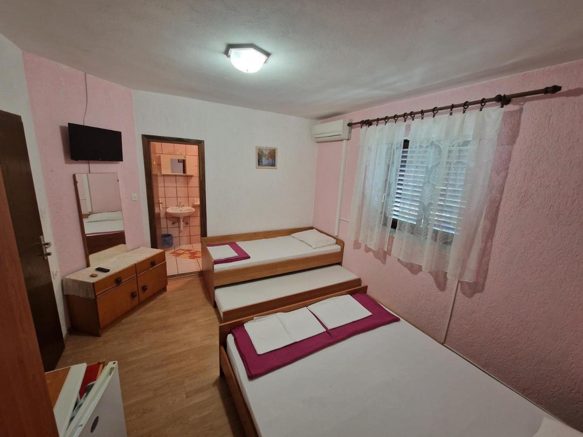 Rooms Anita Sibinj 斯比尼克尔姆波茨斯基 外观 照片